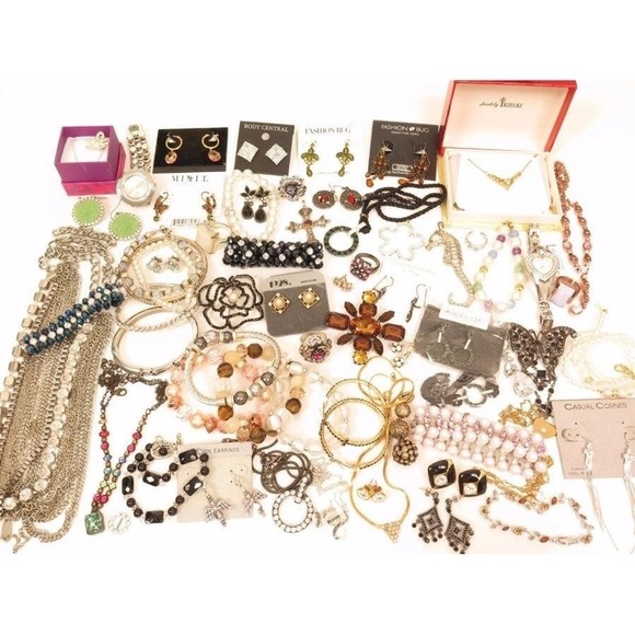 The Unbranded Brand Jewelry - Sparkly Rhinestone Jewelry lot 67pc
